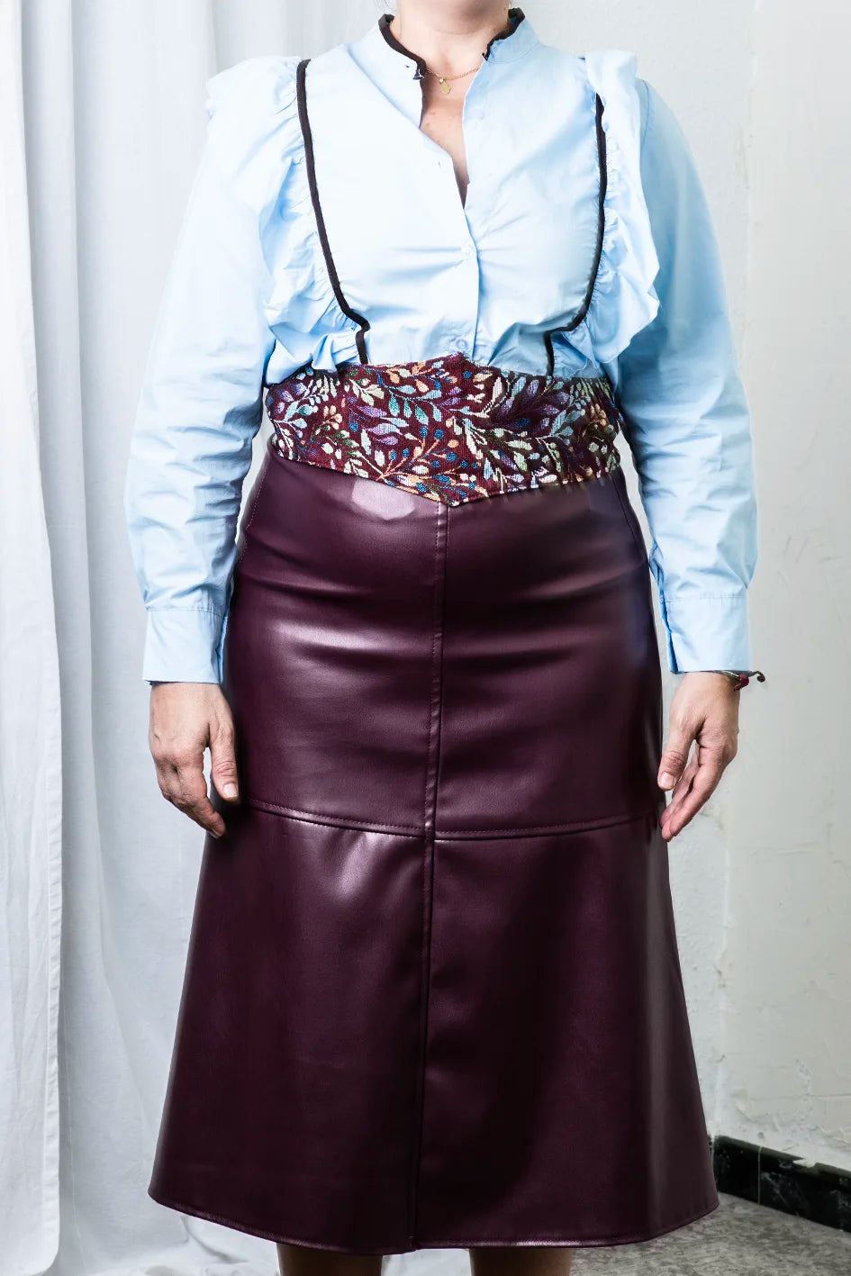 Falda midi polipiel tinto