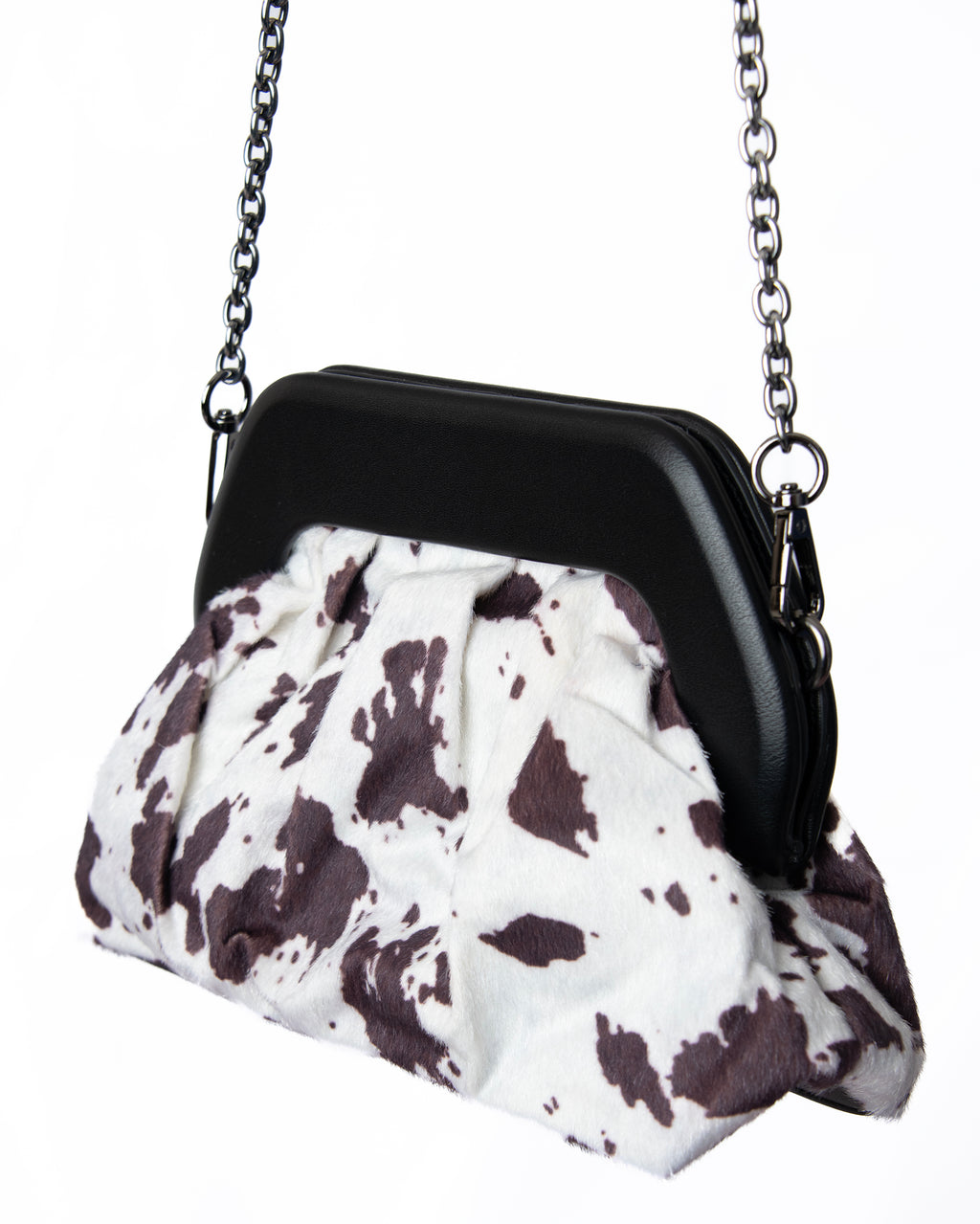 Bolso estampado efecto vaquita con marco rígido y cadena metálica