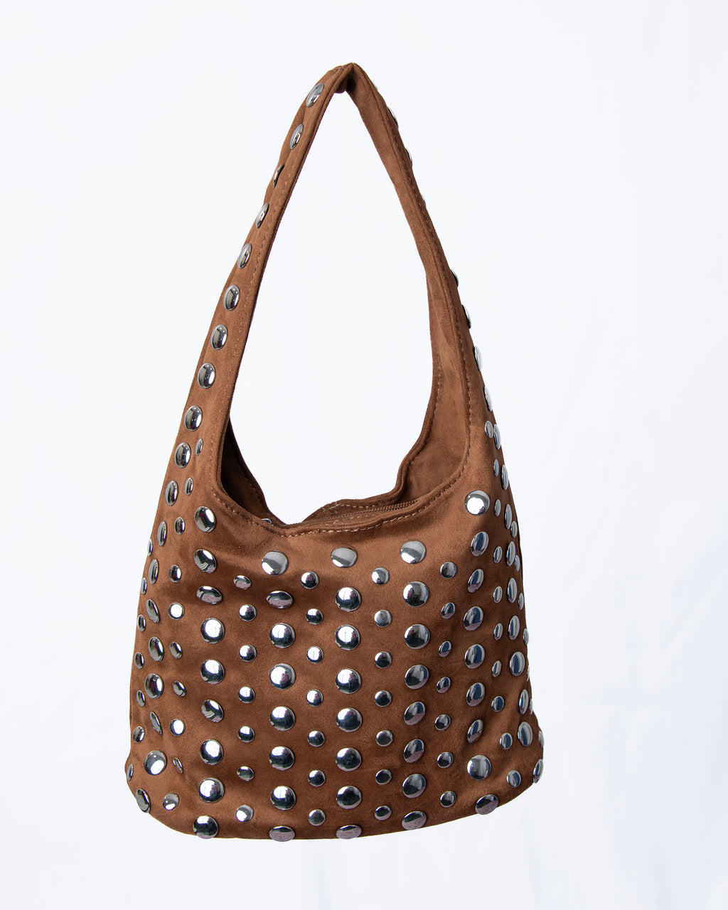 Bolso hobo con tachuelas metálicas
