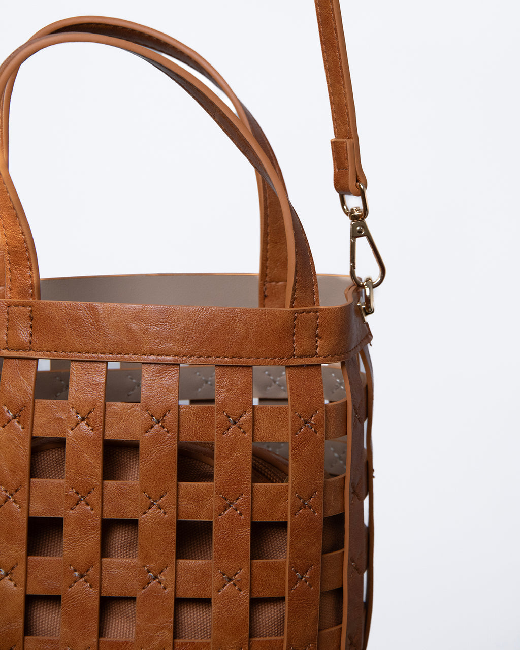 Bolso bandolera de cuero trenzado