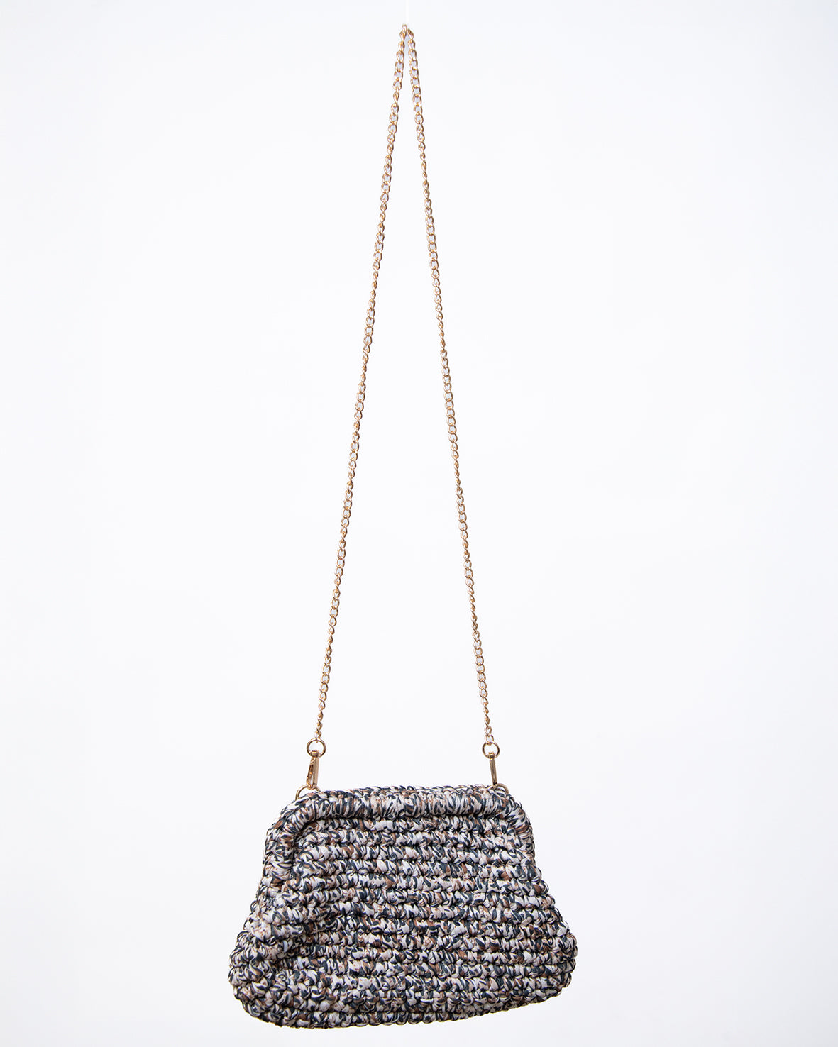 Bolso bandolera tejido con cadena dorada