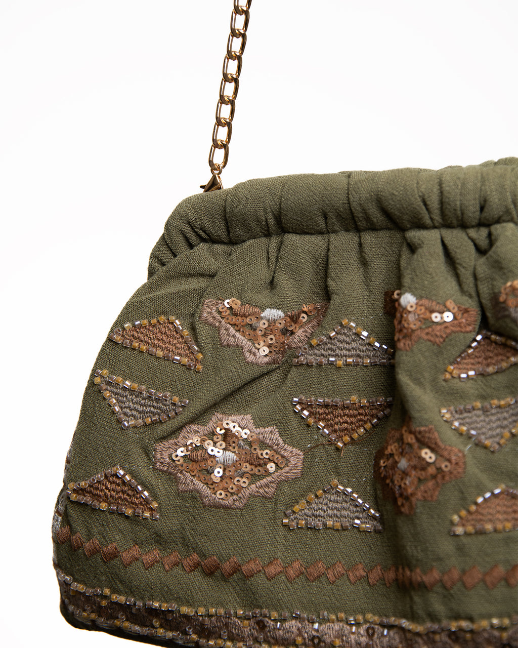 Bolso Bordado con Cadena Dorada