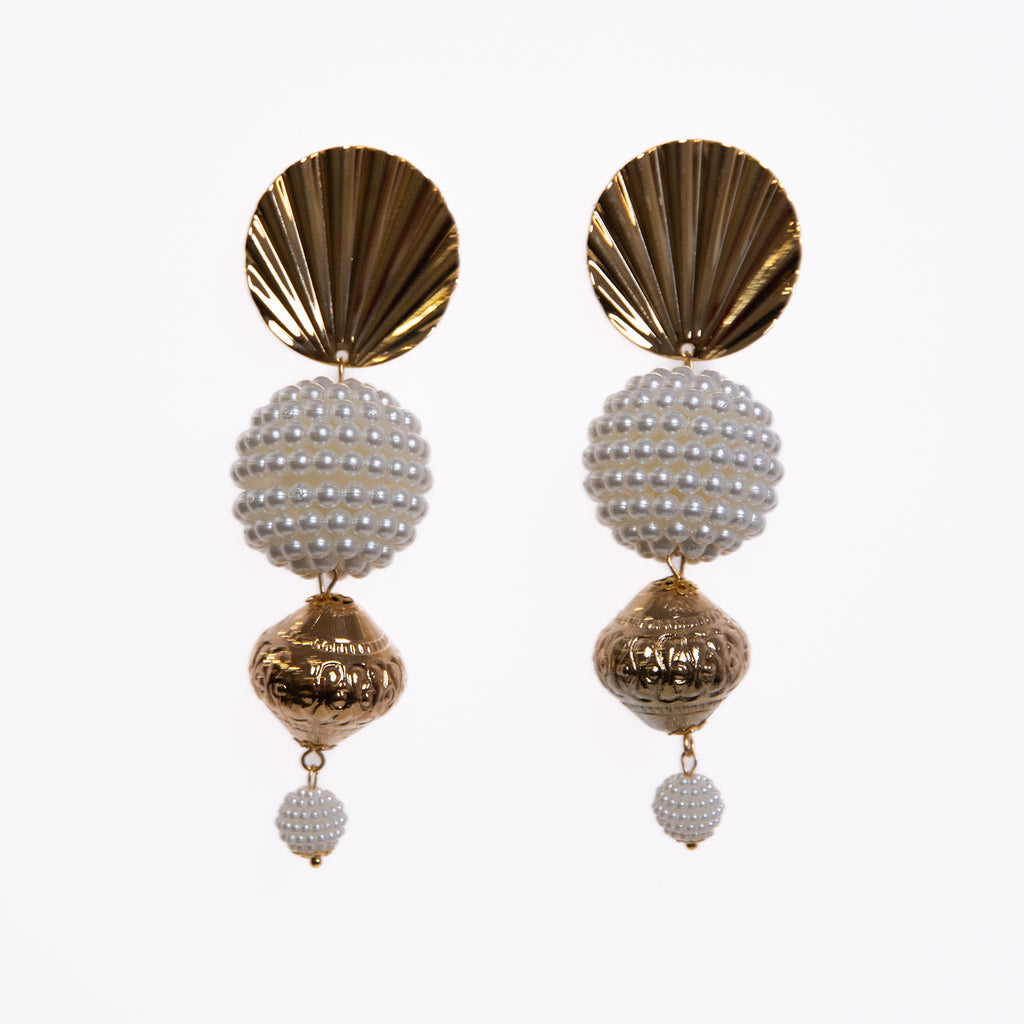 Pendientes Dorados con Perlas Blancas