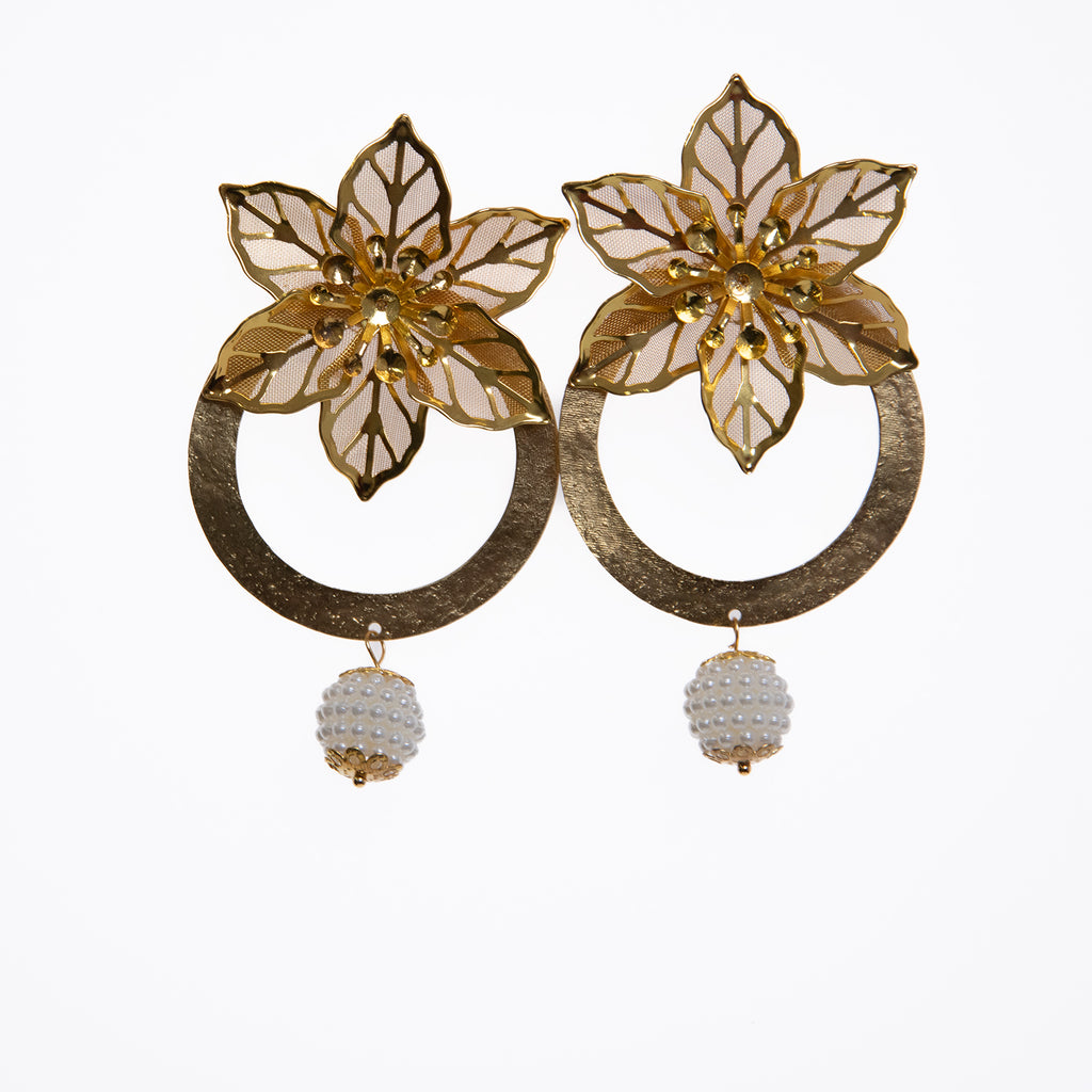 Pendientes Flor Dorada con Perla Blanca
